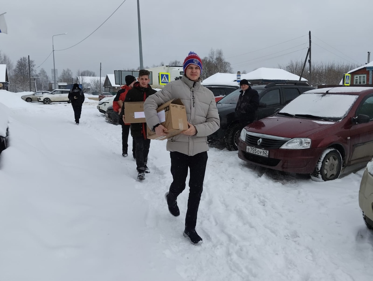 Волонтеры отряда «Открытые сердца» доставили посылки.